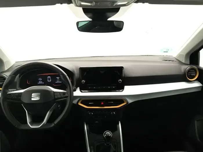 Usado Seat Arona Style 115 CV (84 kW) 2025 Gris / plata SUV