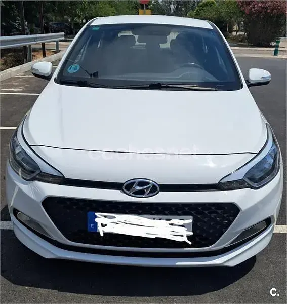 Usado Hyundai i20 75 CV (55 kW) 2017 Blanco Berlina