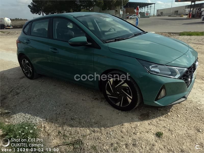 Usado Hyundai i20 100 CV (73 kW) 2023 Verde Utilitario