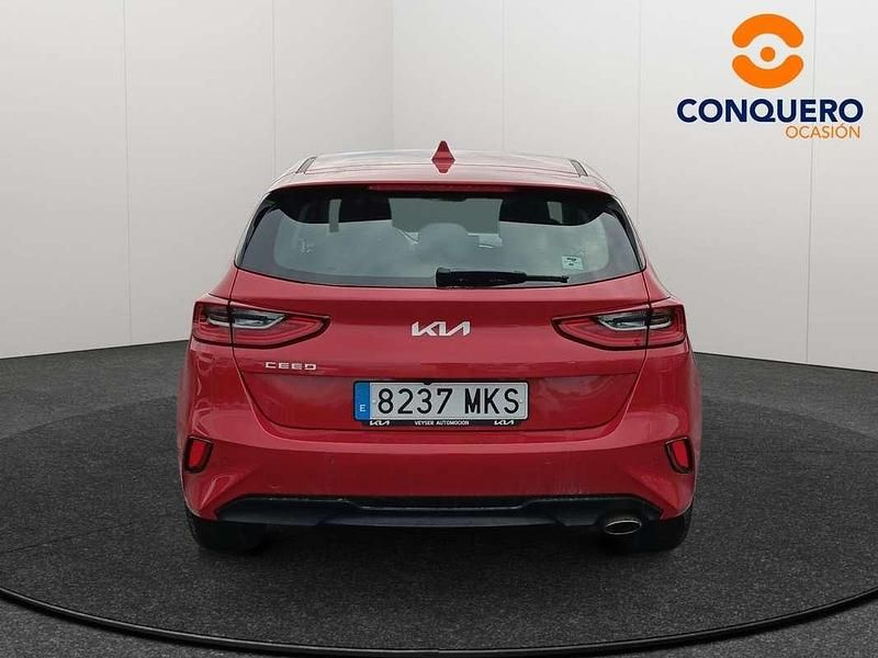 Usado Kia Ceed 101 CV (74 kW) 2023 Rojo Utilitario