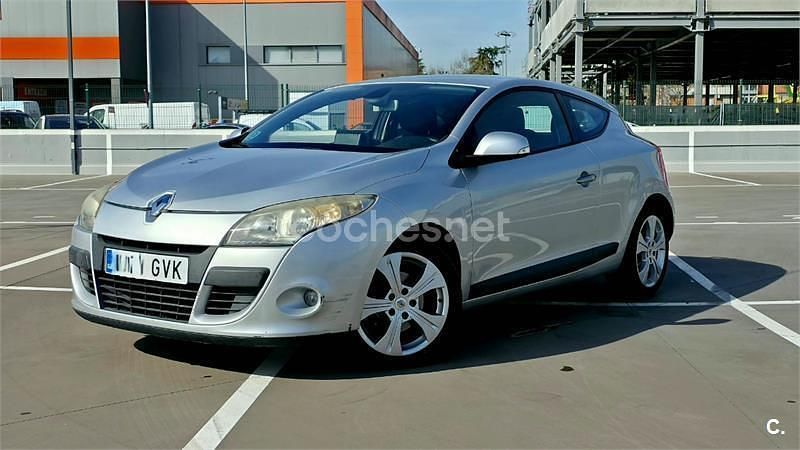 Usado Renault Mégane Dynamique 110 CV (80 kW) 2010 Gris / plata Berlina