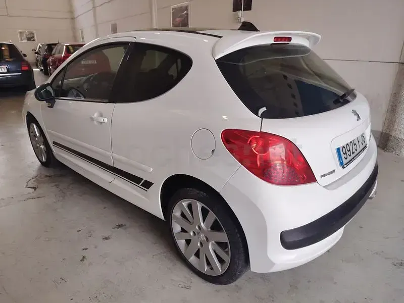 Usado Peugeot 207 GT 150 CV (110 kW) 2006 Blanco Berlina