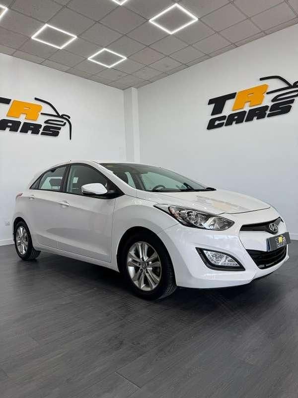 Usado Hyundai i30 101 CV (74 kW) 2014 Blanco Utilitario