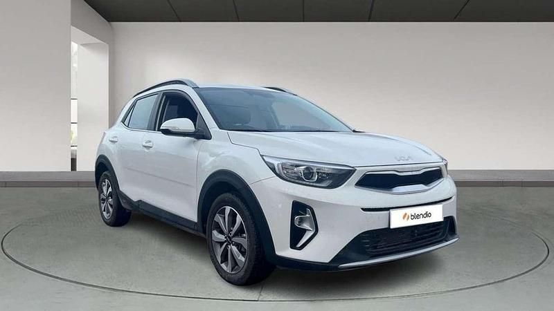 Usado Kia Stonic 101 CV (74 kW) 2025 Blanco SUV