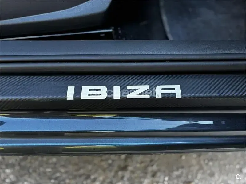 Usado Seat Ibiza Style Plus 80 CV (58 kW) 2019 Gris / plata Utilitario