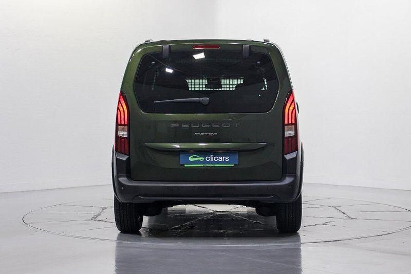 Usado Peugeot Rifter Allure 100 CV (73 kW) 2024 Verde Monovolumen