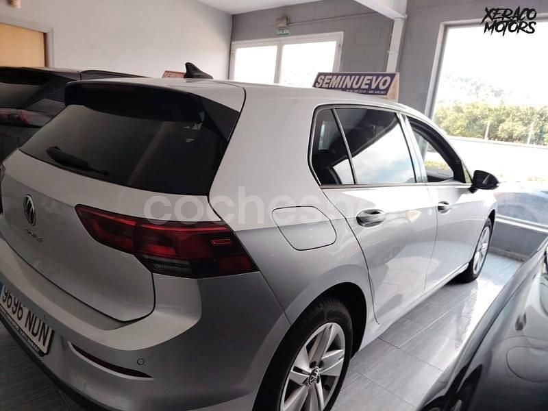 Usado VW Golf VIII Life 110 CV (80 kW) 2021 Gris / plata Berlina