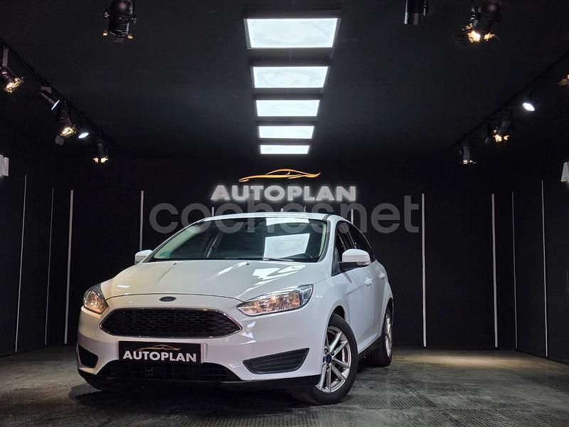 Blanco Usado 2015 Ford Focus Trend Berlina | 8490 € (Buen precio) - Imagen 1/3