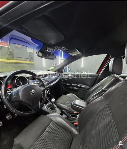 Usado Alfa Romeo Giulietta 170 CV (125 kW) 2011 Rojo Berlina