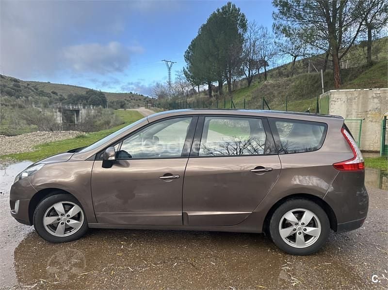 Usado Renault Grand Scénic III Dynamique 130 CV (95 kW) 2009 Beige Monovolumen