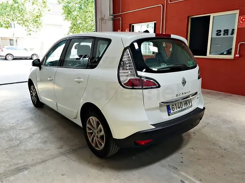 Usado Renault Scénic III Dynamique 110 CV (80 kW) 2012 Blanco Monovolumen