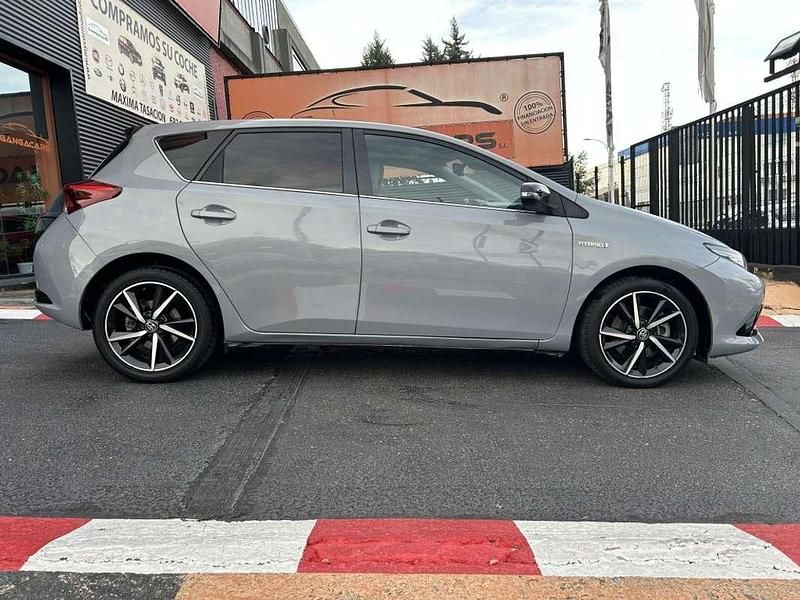 Usado Toyota Auris Hybrid Edition 136 CV (100 kW) 2019 Gris Utilitario