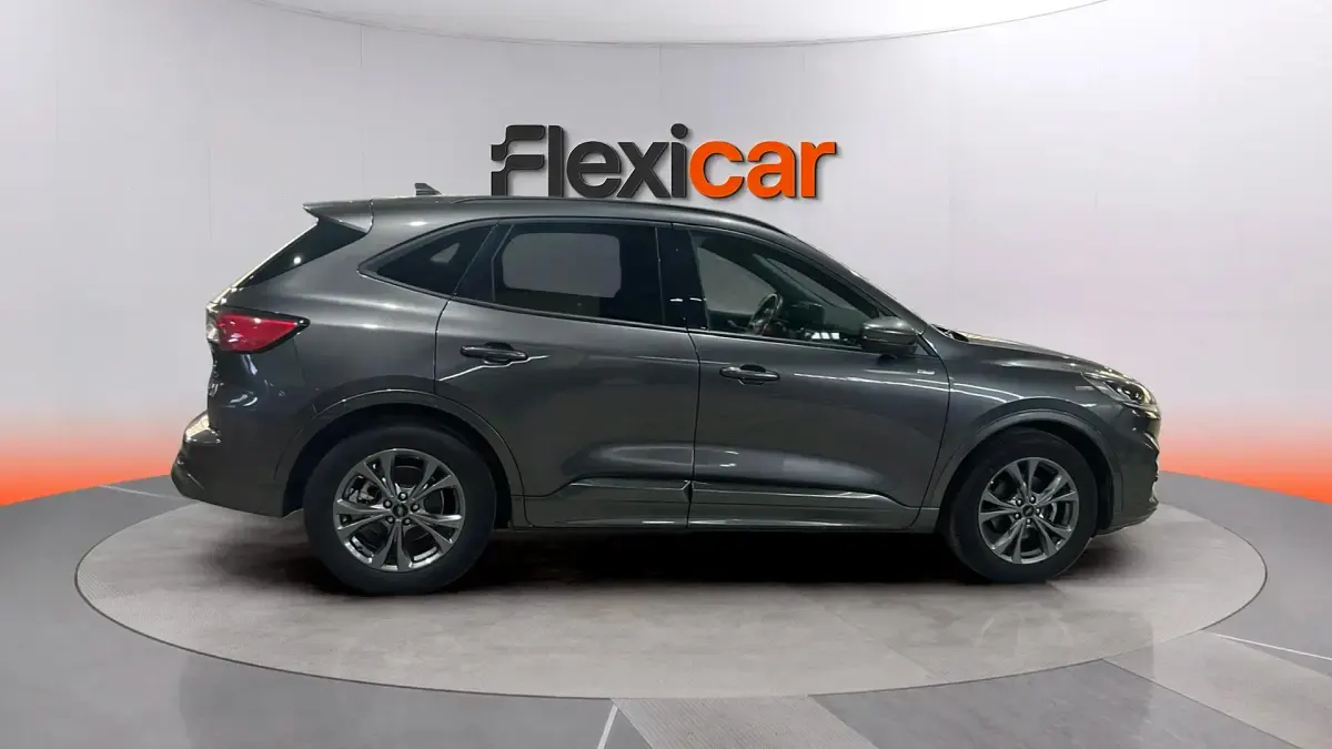 Usado Ford Kuga ST-Line 120 CV (88 kW) 2024 Gris SUV