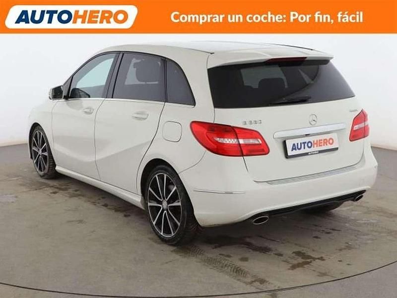 Usado Mercedes B220 190 CV (139 kW) 2014 Blanco Monovolumen