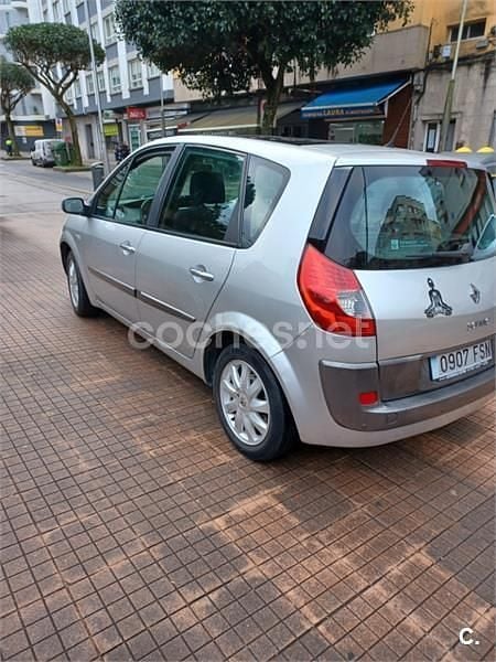 Usado Renault Scénic II Dynamique 105 CV (77 kW) 2007 Gris / plata Monovolumen