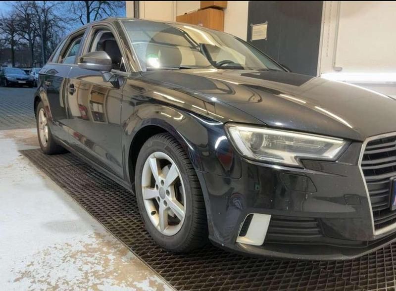 Usado Audi A3 Sportback Comfort 150 CV (110 kW) 2017 Negro Utilitario