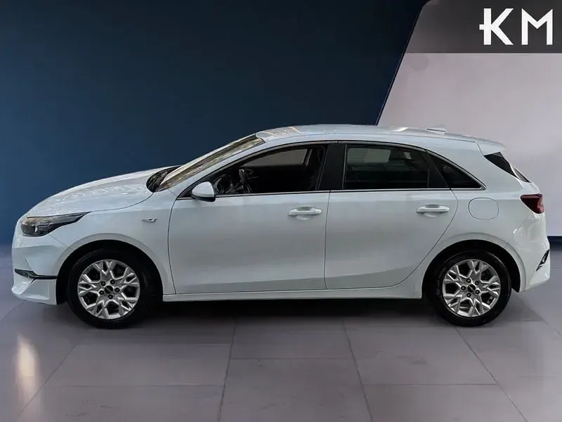 Usado Kia Ceed 120 CV (88 kW) 2022 Blanco Utilitario
