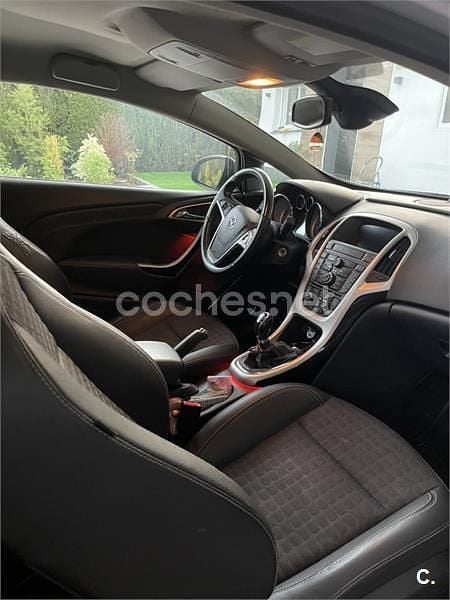 Usado Opel Astra GTC Sportive 165 CV (121 kW) 2011 Gris / plata Berlina