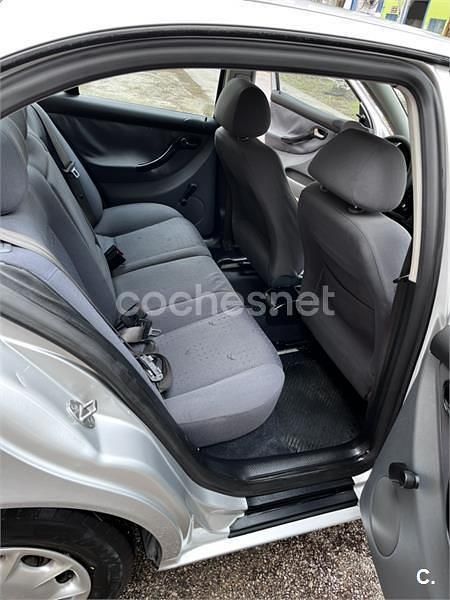 Usado Seat Toledo Sport 110 CV (80 kW) 1999 Gris / plata Berlina
