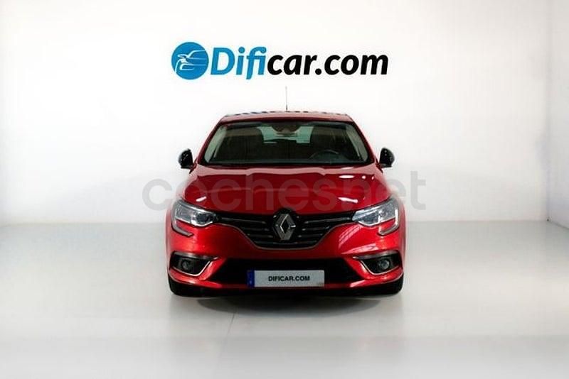 Usado Renault Mégane IV Zen 131 CV (96 kW) 2017 Rojo Berlina