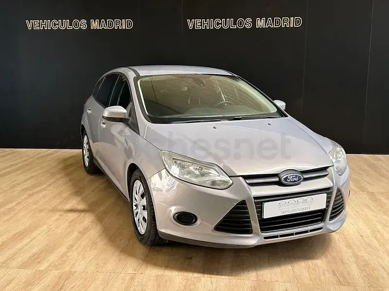 Usado Ford Focus Trend 115 CV (84 kW) 2013 Gris / plata Berlina