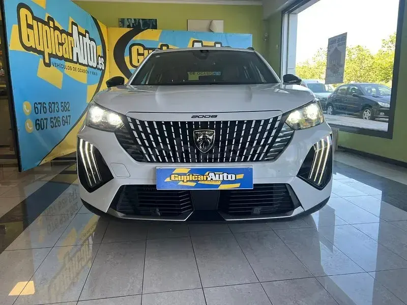 Usado Peugeot 2008 Allure 100 CV (73 kW) 2024 Blanco SUV
