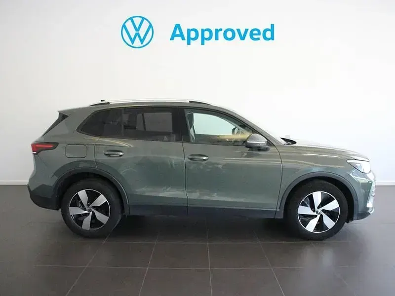 Usado VW Tiguan Life 150 CV (110 kW) 2024 Verde SUV