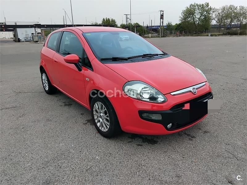 Usado Fiat Punto Evo Dynamic 77 CV (56 kW) 2011 Rojo Utilitario