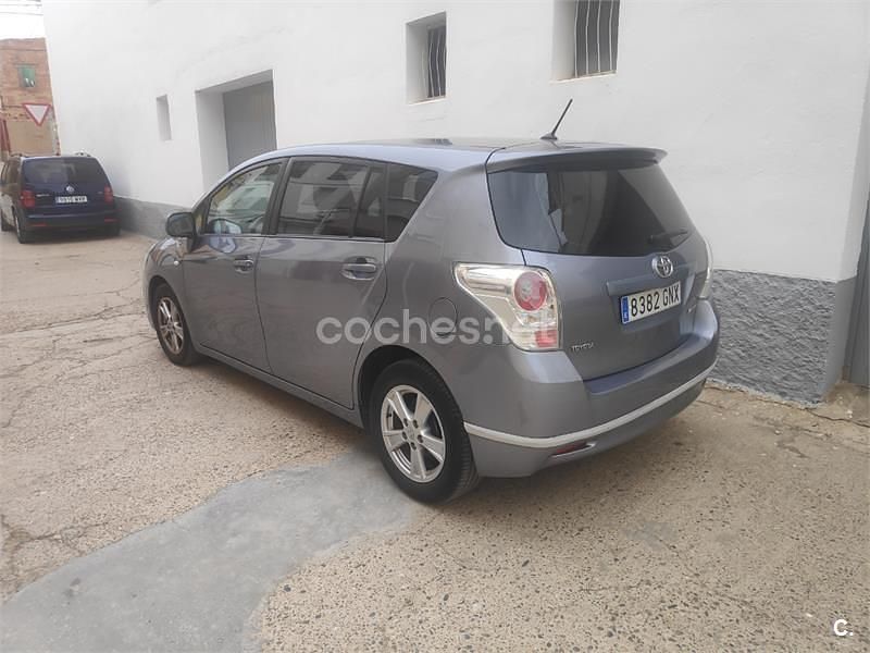 Gris / plata Usado 2009 Toyota Verso Multidrive S Monovolumen | 5500 € - Imagen 1/4