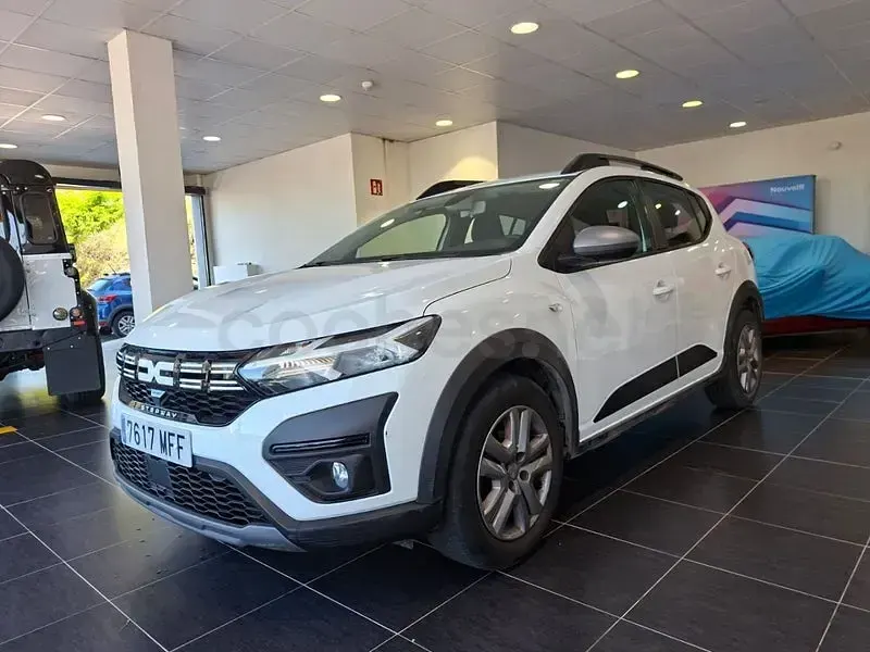 Usado Dacia Sandero Expression 101 CV (74 kW) 2023 Blanco Berlina
