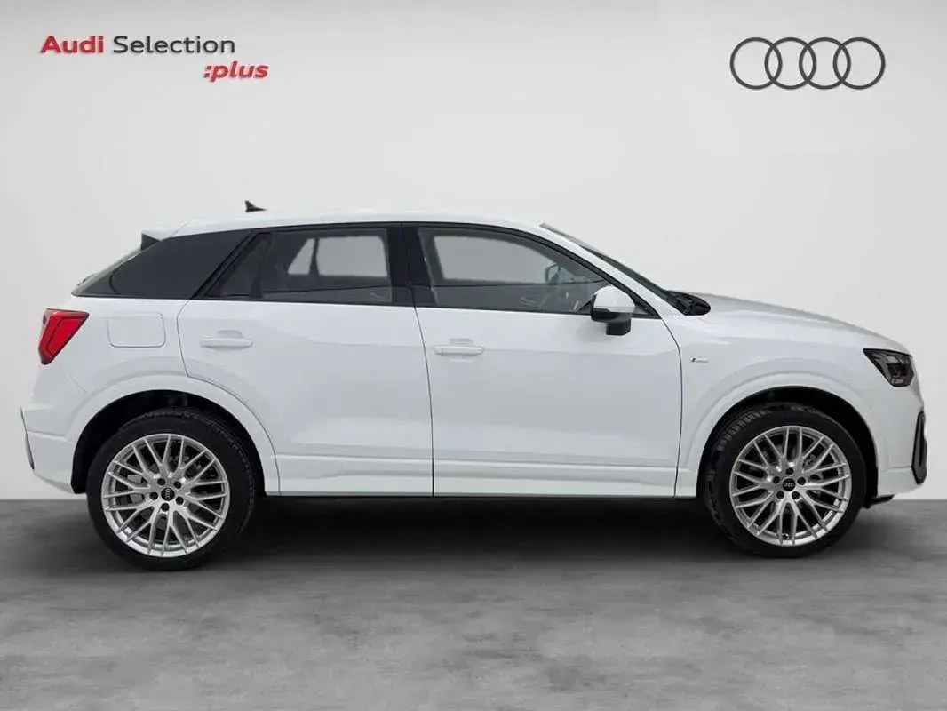 Używany Audi Q2 Black Edition 150 KM (110 kW) 2025 Biały SUV