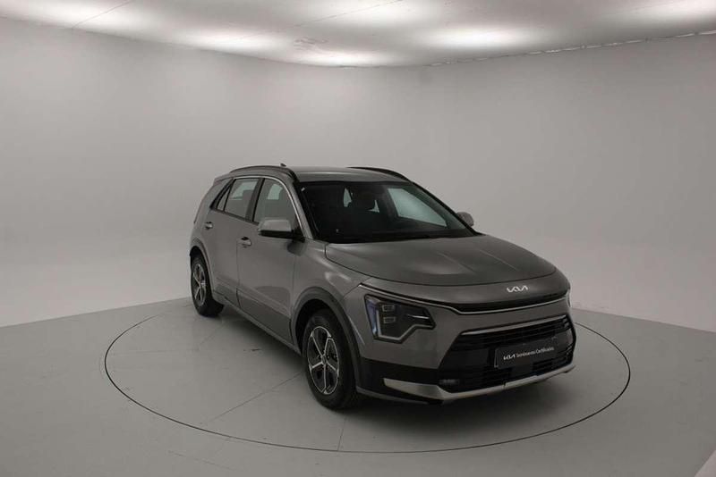 Usado Kia Niro 129 CV (94 kW) 2025 Gris / plata SUV