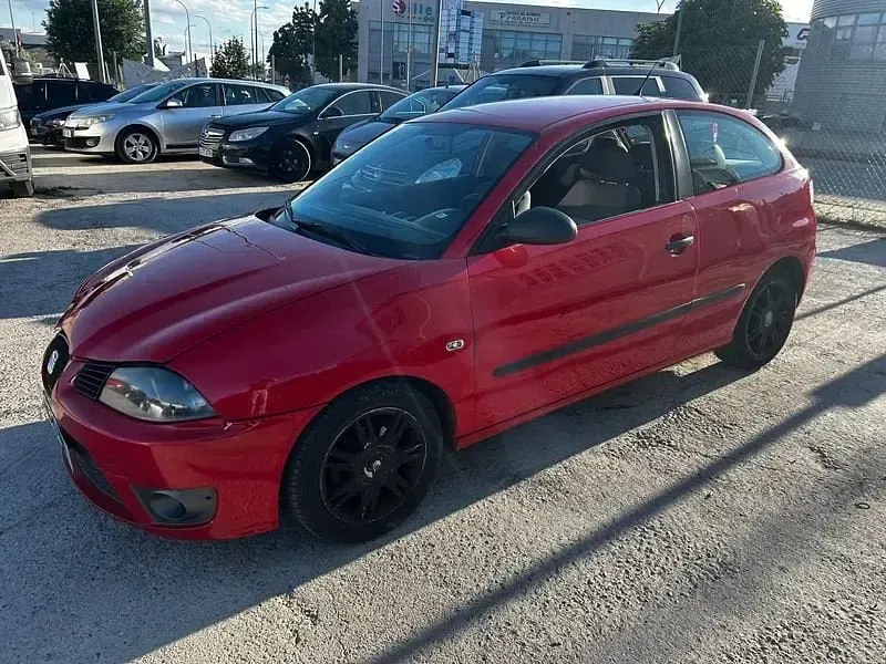 Usado Seat Ibiza Ecomotive 105 CV (77 kW) 2005 Rojo Utilitario