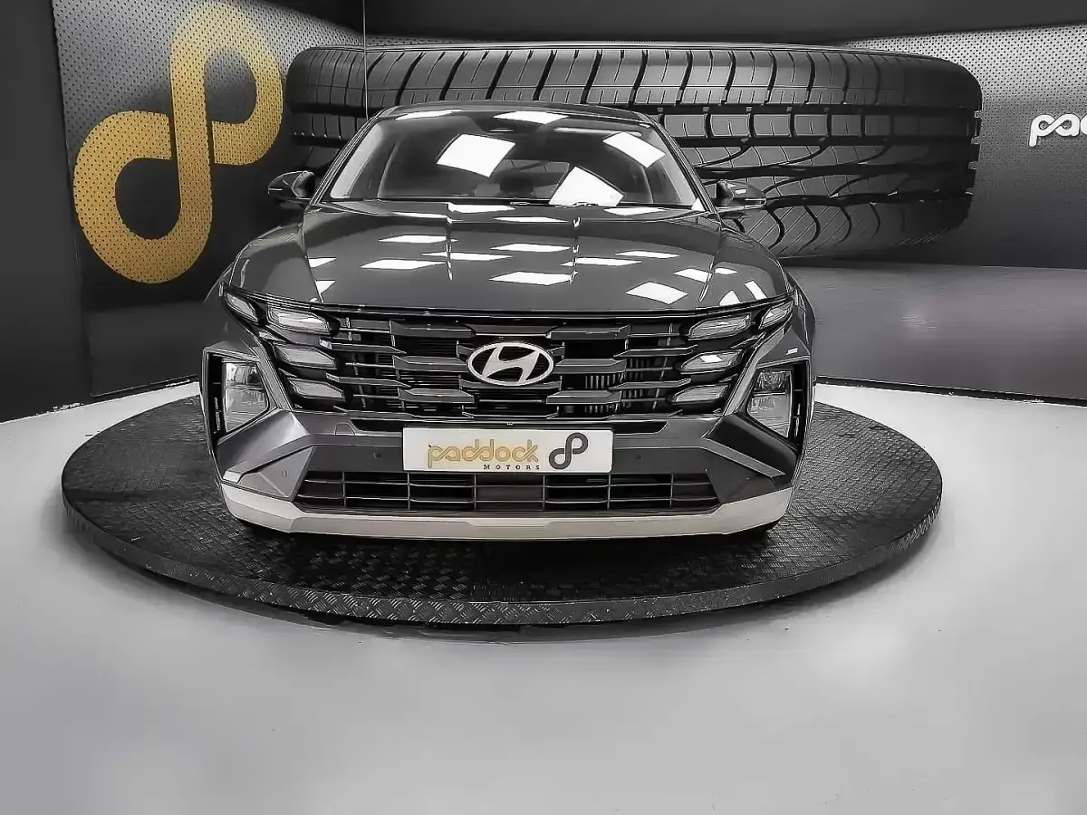 Usado Hyundai Tucson 160 CV (117 kW) 2025 Gris / plata SUV