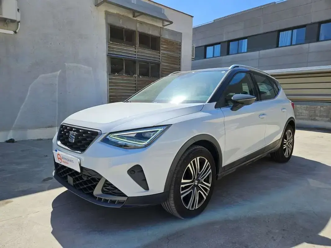 Usado Seat Arona FR 116 CV (85 kW) 2025 Blanco SUV