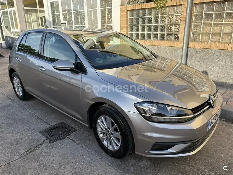 Usado VW Golf VII Business 110 CV (80 kW) 2018 Gris / plata Familiar