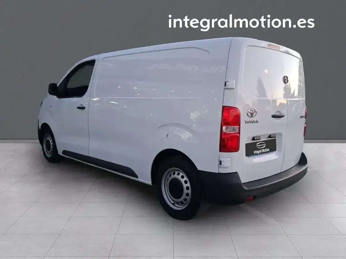 Usado Toyota Proace 120 CV (88 kW) 2022 Blanco Monovolumen