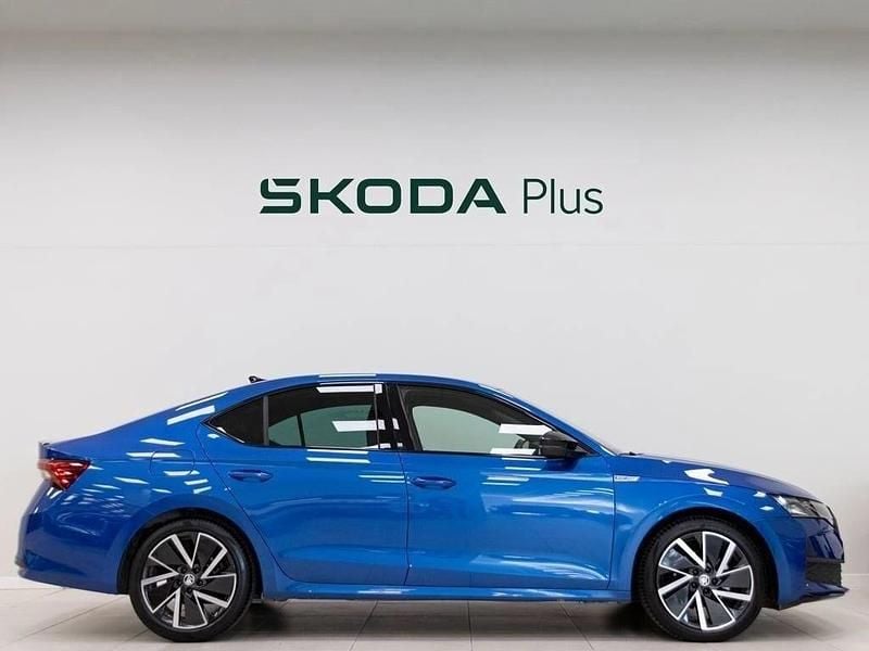 Nuevo Skoda Octavia SportLine 150 CV (110 kW) 2025 Azul Berlina