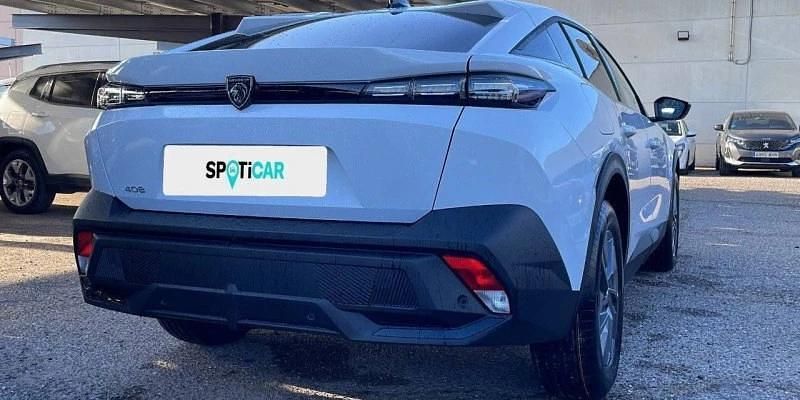 Usado Peugeot 408 Allure 136 CV (100 kW) 2024 Blanco