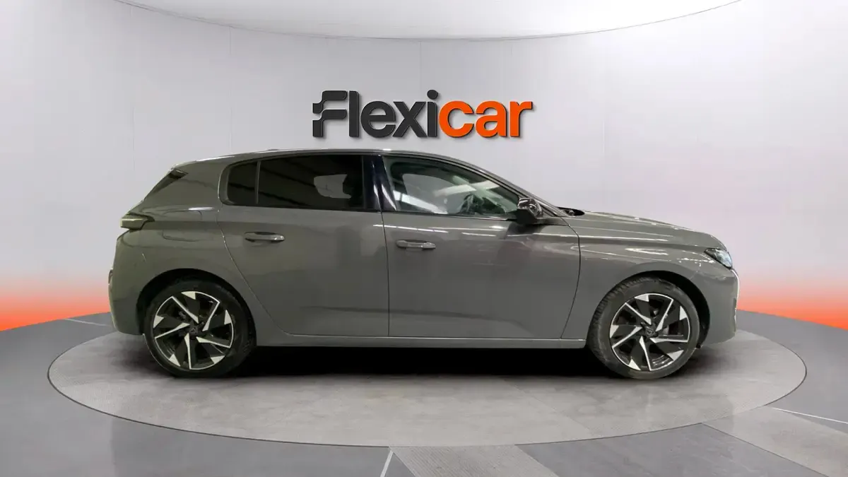 Usado Peugeot 308 Allure 131 CV (96 kW) 2024 Gris Utilitario