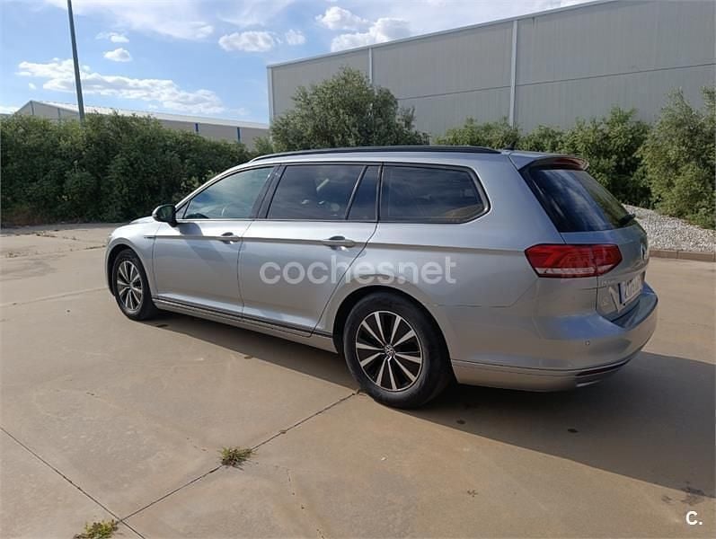 Usado VW Passat 120 CV (88 kW) 2018 Gris / plata Familiar