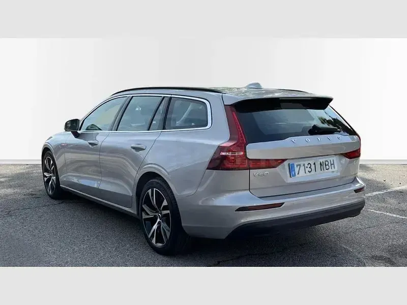 Käytetty Volvo V60 Core 197 HP (144 kW) 2025 Harmaa Farmari