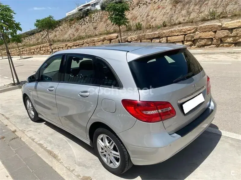 Usado Mercedes B200 136 CV (100 kW) 2012 Blanco Utilitario