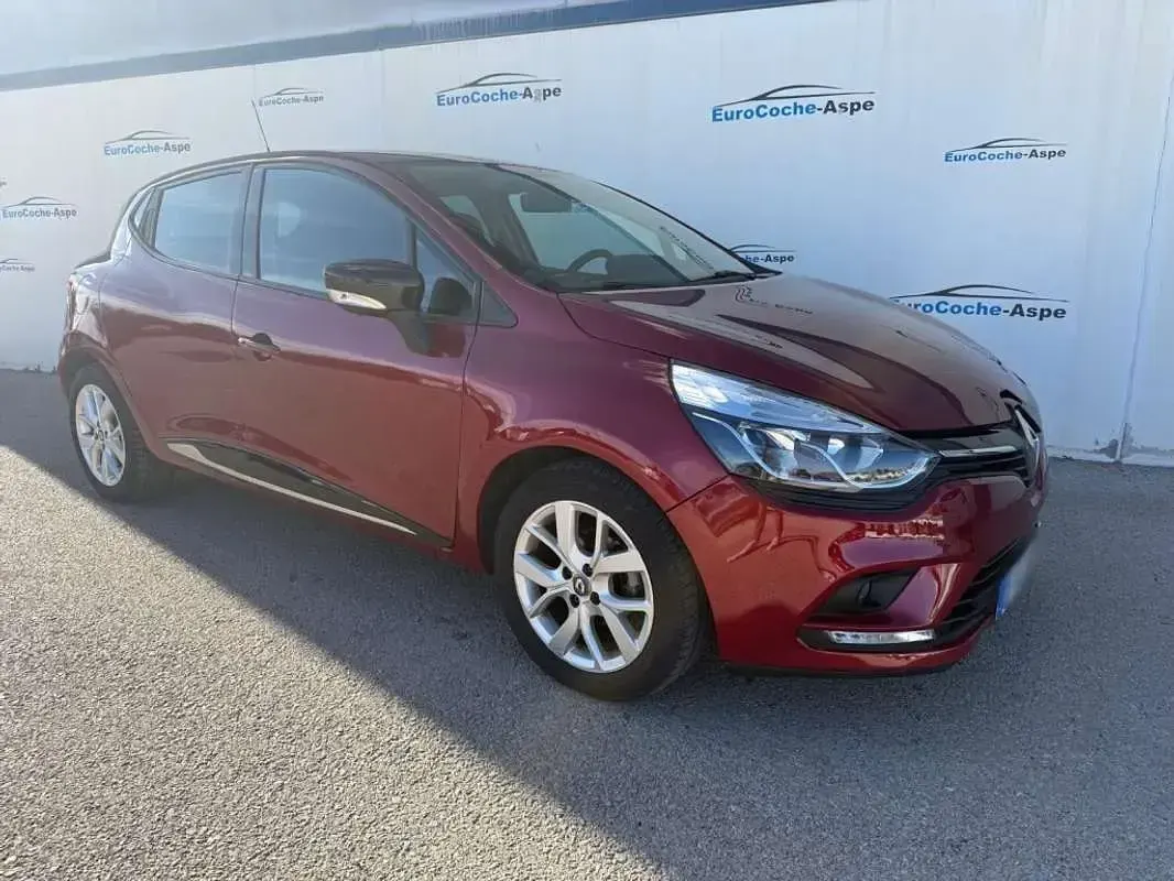 Usado Renault Clio LIMITED 75 CV (55 kW) 2019 Rojo Utilitario