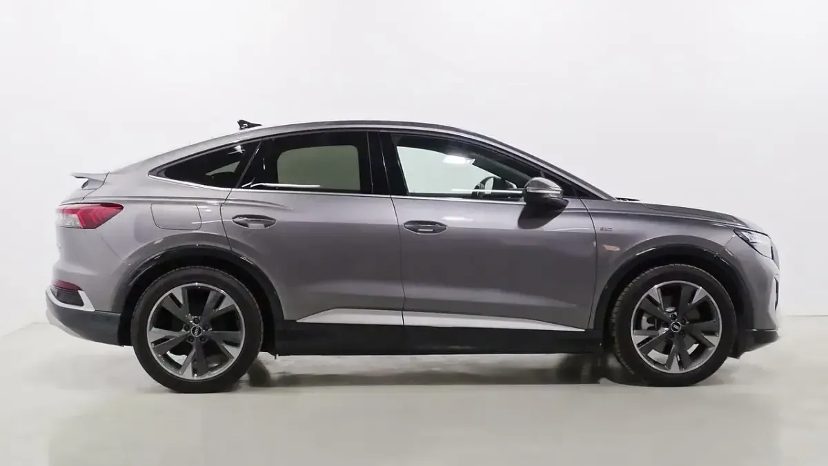 Usado Audi Q4 e-tron S-Line 150 kW (204 CV) 2023 Gris SUV
