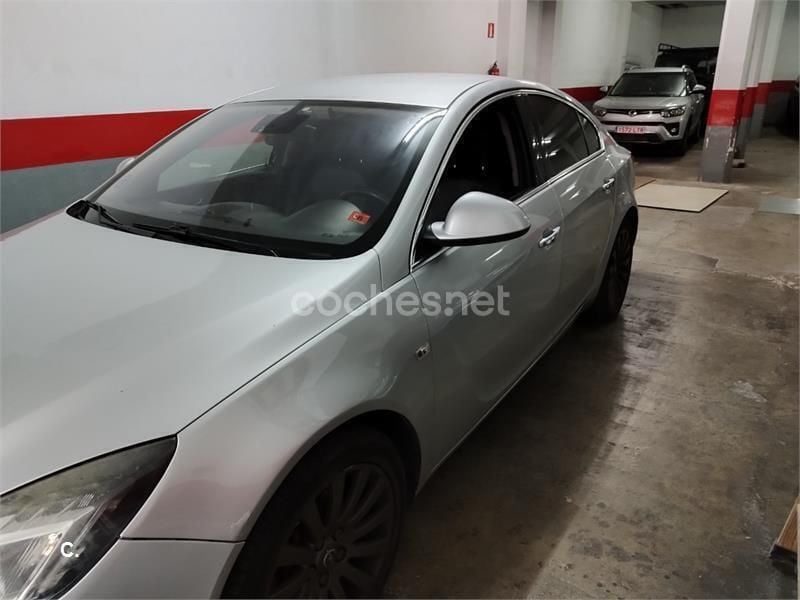 Usado Opel Insignia Cosmo 220 CV (161 kW) 2009 Gris / plata Berlina