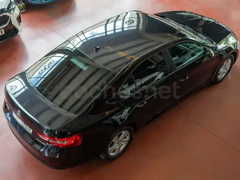 Usado Skoda Superb Active 150 CV (110 kW) 2018 Negro Berlina