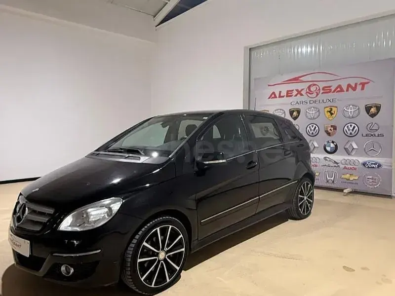 Usado Mercedes B200 136 CV (100 kW) 2012 Negro Monovolumen