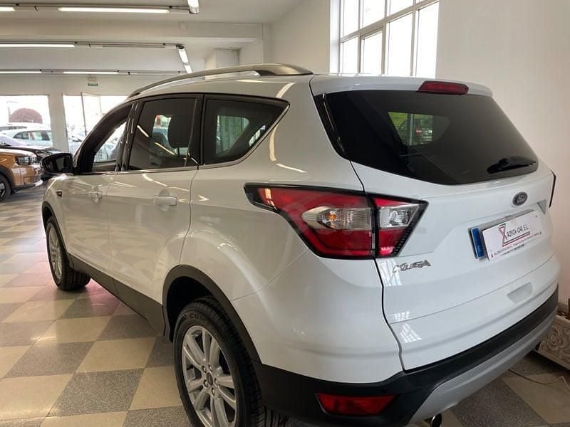 Usado Ford Kuga Trend 120 CV (88 kW) 2019 Blanco SUV