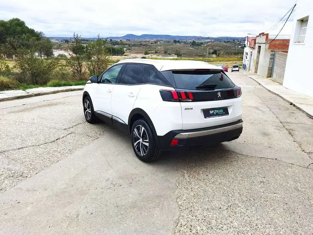 Usado Peugeot 3008 Allure 131 CV (96 kW) 2019 Blanco SUV